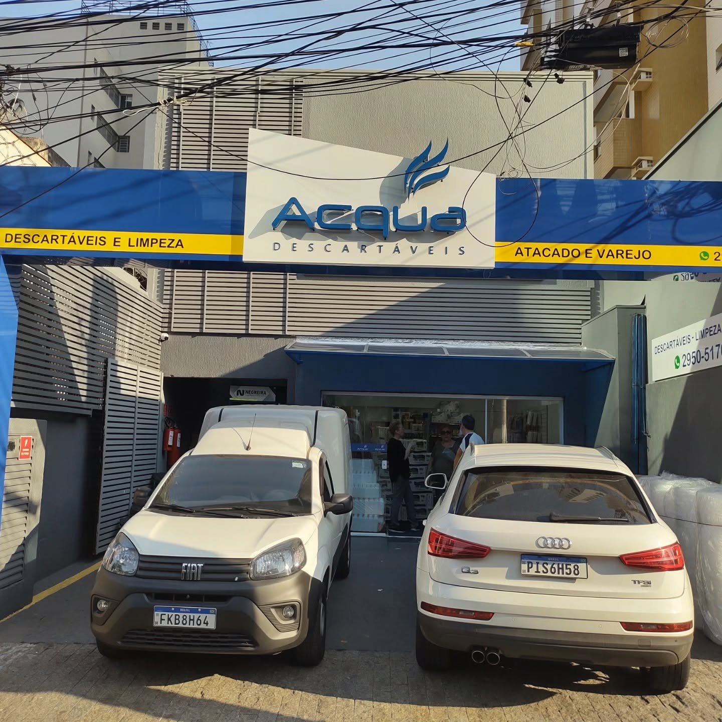 Letreiro da Acqua Descartáveis
