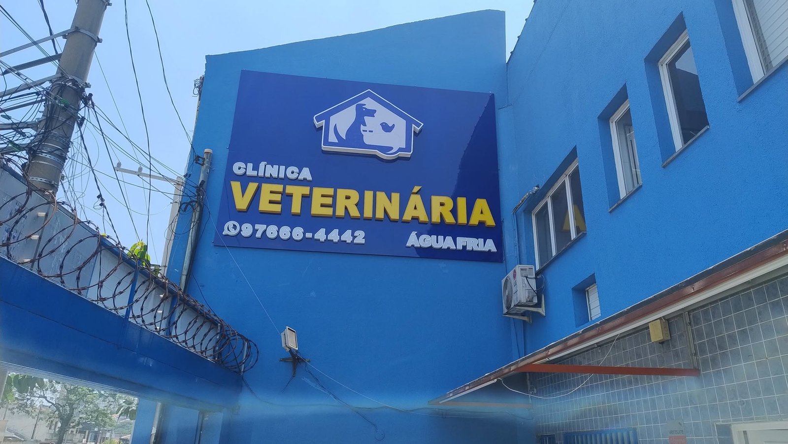 Placa da Clínica Veterinária Água Fria